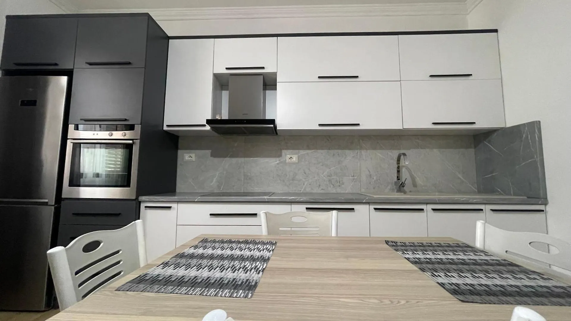 Avi 2 Apartment Tirana